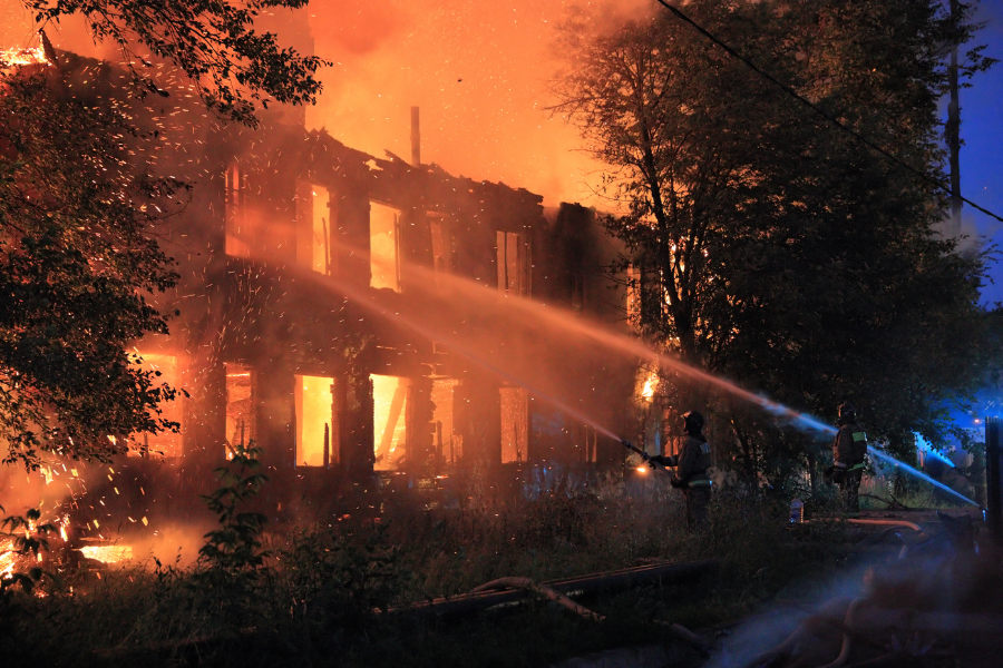 how-do-fires-spread-featured-image building fire