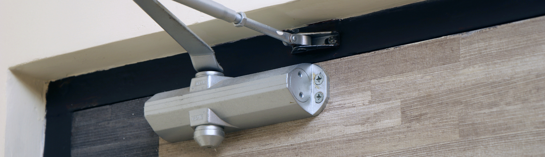 how-to-fit-a-door-closer-fhero an installed door closer