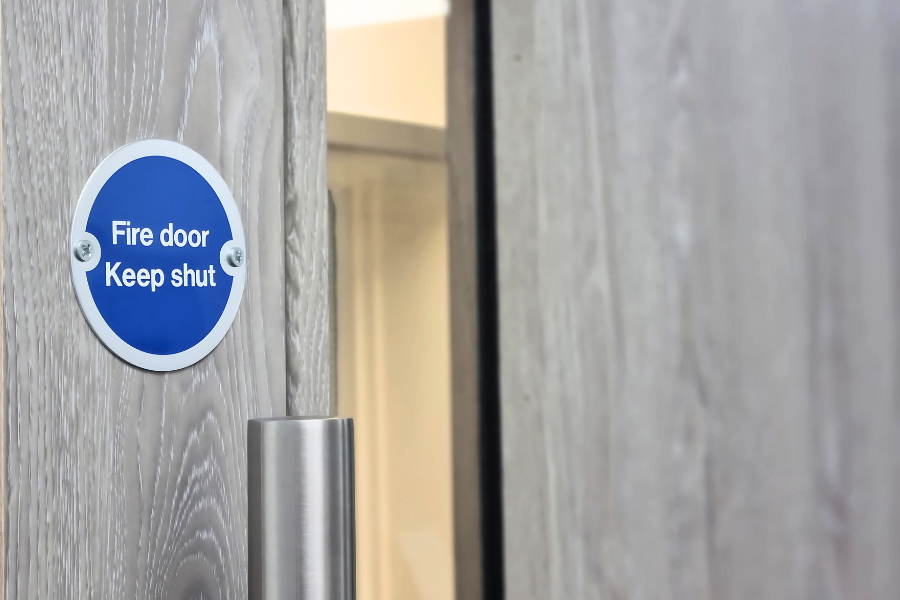 Blog_Featured_Header_Fire_Door_Ratings Fire door with fire door keep shut sign